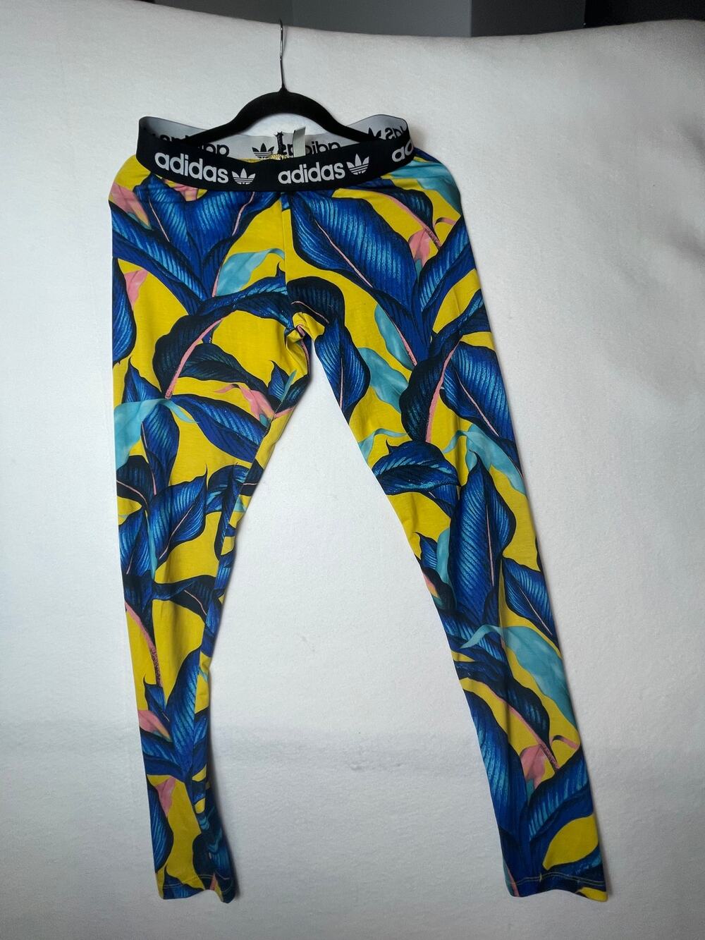 adidas Originals Women's FARM Passinho Floral Fashion Tight Leggings. Medium